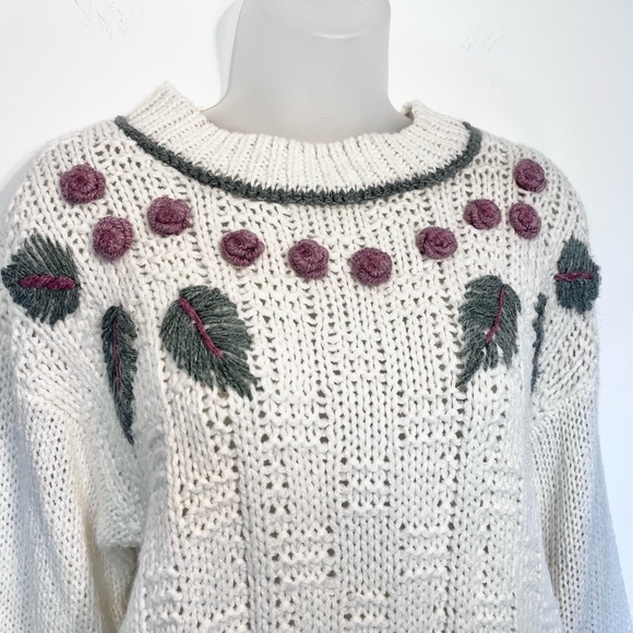 Vintage Hand Knit Sweater Leaves & Berries Off White Size Medium - Picture 3 of 10
